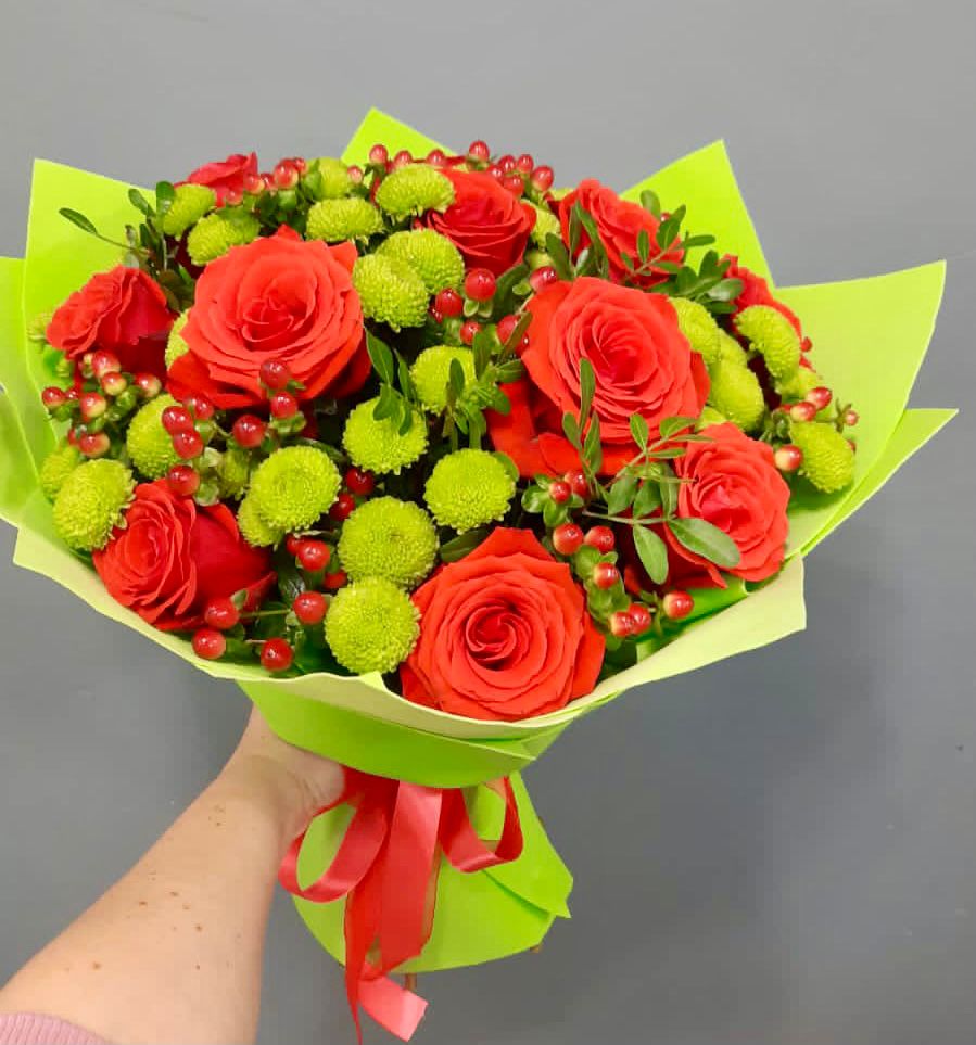 Букет цветов из: Хризантемы и Розы в Каменногорске