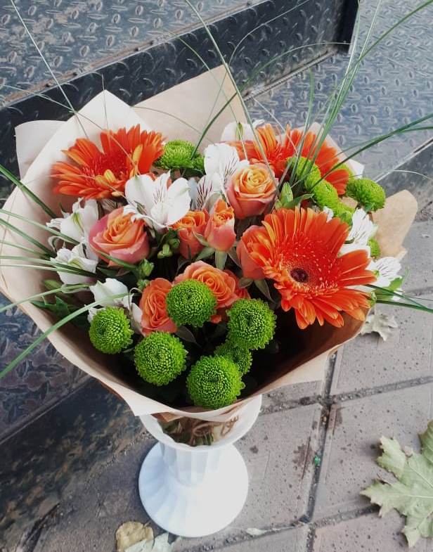 Букет цветов из: Герберы, Хризантемы, Альстромерии и Розы в Каменногорске