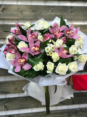 Букет цветов из: Розы и Хризантемы в Каменногорске