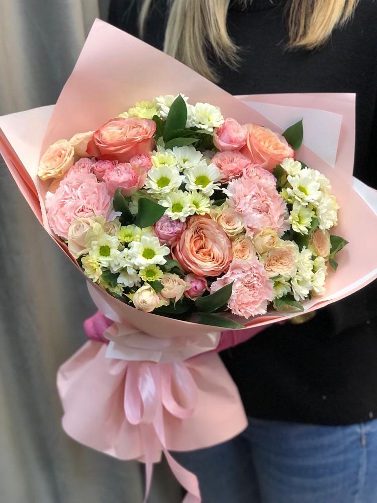 Букет цветов из: Гвоздики, Розы и Хризантемы в Каменногорске