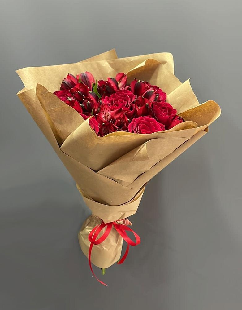 Букет цветов из: Альстромерии и Розы в Каменногорске