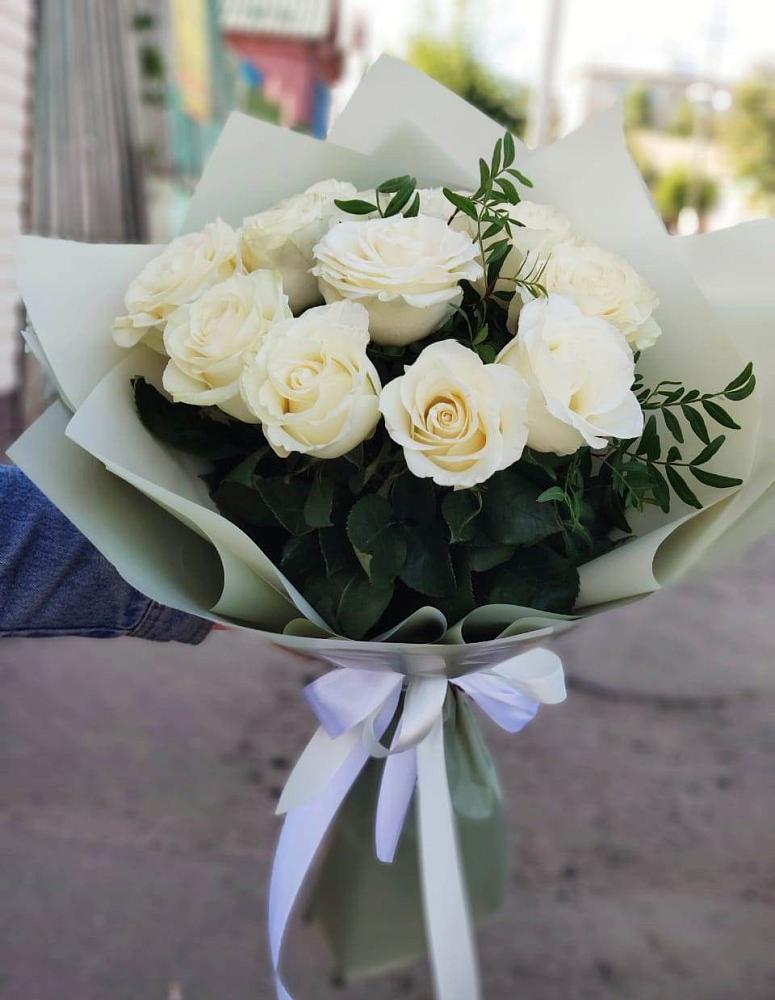 Букет Белые розы Проуд в Каменногорске