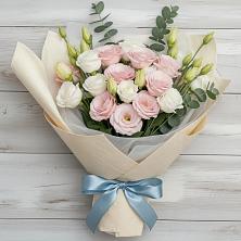 Букет цветов из:  Лизиантусы в Каменногорске