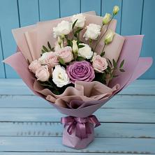 Букет цветов из:  Розы и Лизиантусы в Каменногорске