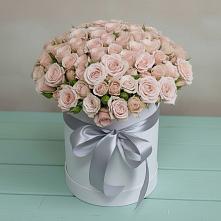 Цветочная композиция из Розы в шляпной коробке в Каменногорске