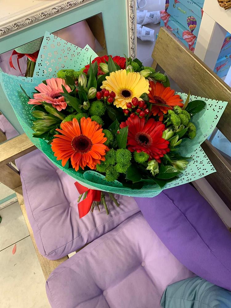 Букет цветов из: Герберы, Хризантемы и Альстромерии в Каменногорске