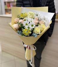 Букет цветов из:  Альстромерии, Розы и Хризантемы в Каменногорске