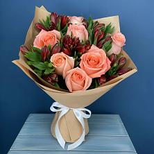 Букет цветов из:  Розы и Альстромерии в Каменногорске