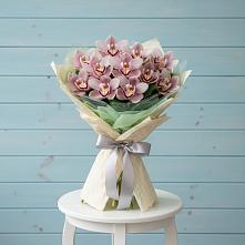 Букет цветов из:  Орхидеи и Розы в Каменногорске