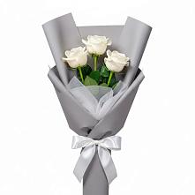 Букет 3 белые розы в Каменногорске