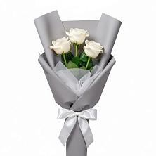 Букет 3 белые розы в Каменногорске