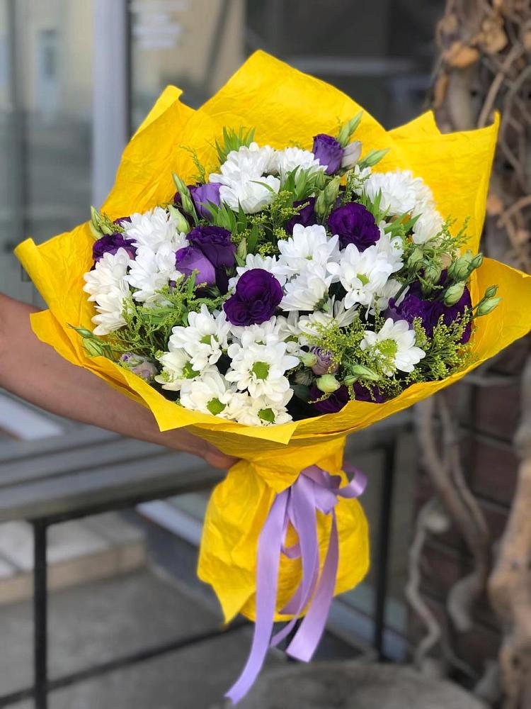 Букет цветов из: Ирисы, Хризантемы и Ромашки в Каменногорске