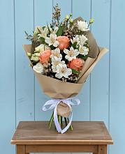 Букет цветов из:  Альстромерии, Лизиантусы, Розы и Хризантемы в Каменногорске