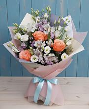Букет цветов из:  Лизиантусы, Розы, Альстромерии и Гипсофила в Каменногорске