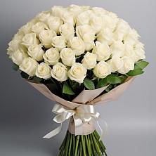 Букет 101 беля роза Белоснежка в Каменногорске