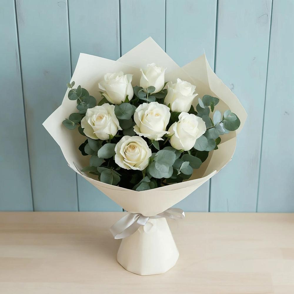 Букет Белые розы в Эвкалипте в Каменногорске