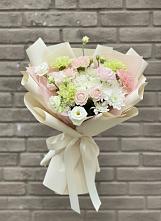 Букет цветов из:  Гвоздики, Розы, Лизиантусы и Хризантемы в Каменногорске