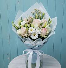 Букет цветов из:  Розы и Лизиантусы в Каменногорске