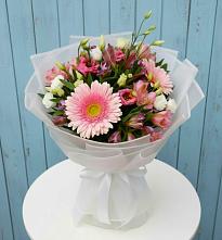 Букет цветов из:  Герберы, Альстромерии и Лизиантусы #REPLACE_PRED# Каменногорске