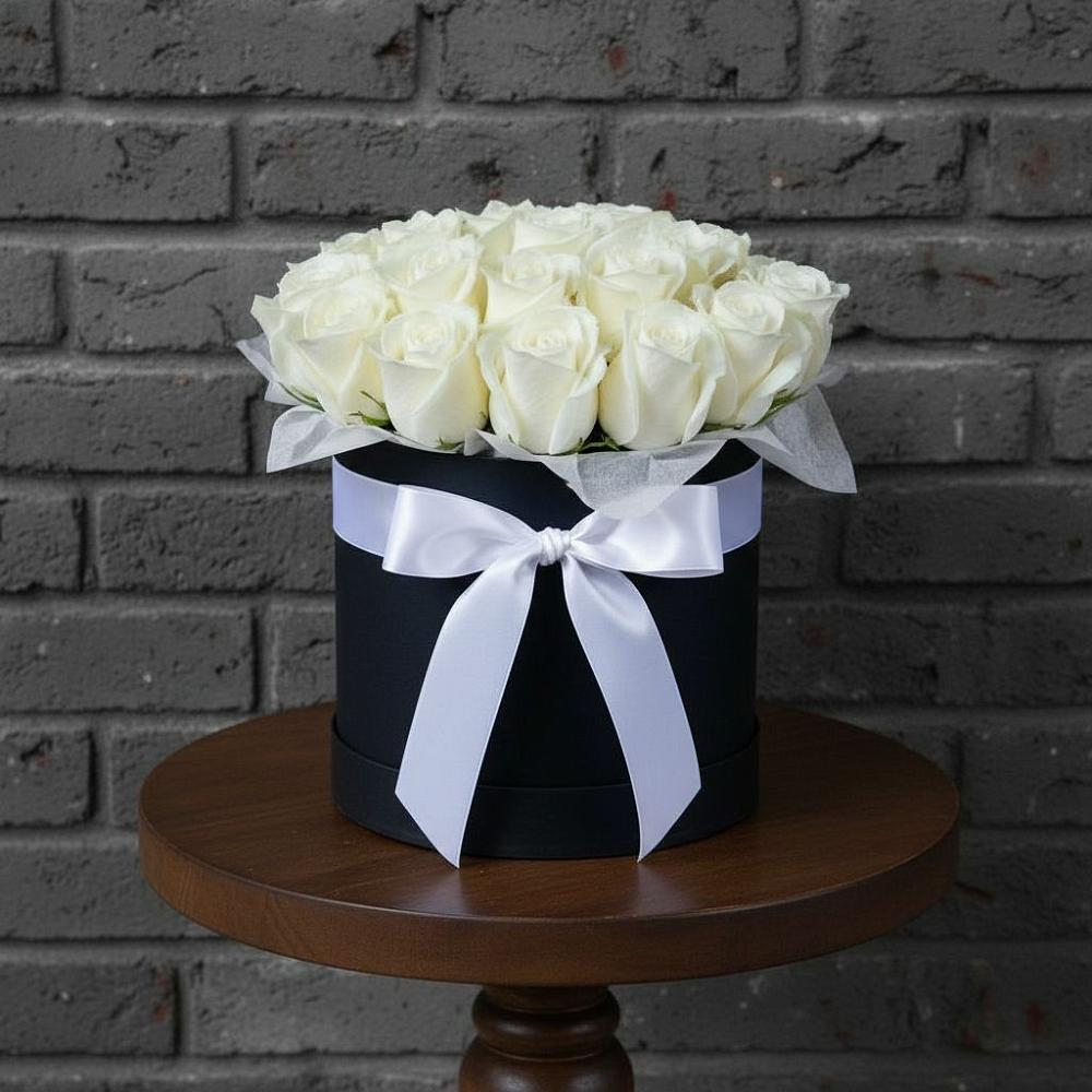 Цветочная композиция из Розы в шляпной коробке в Каменногорске