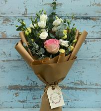 Букет цветов из:  Розы и Лизиантусы в Каменногорске