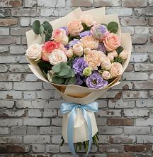Букет цветов из:  Розы, Лизиантусы и Гвоздики #REPLACE_PRED# Каменногорске