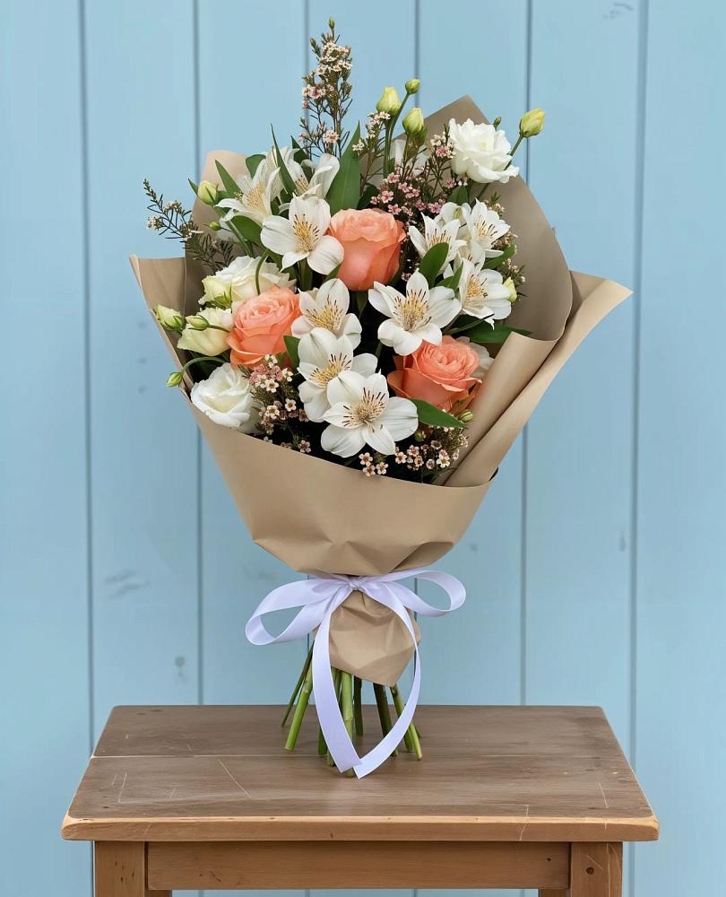 Букет цветов из: Альстромерии, Лизиантусы, Розы и Хризантемы в Каменногорске